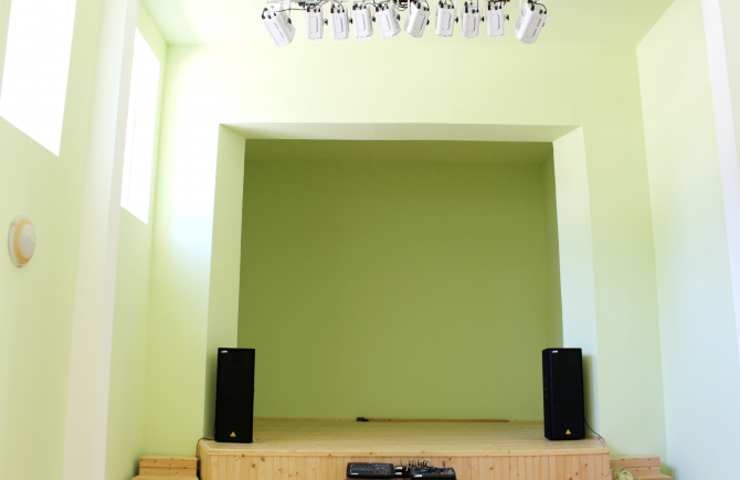  Installation of audio and lighting equipment